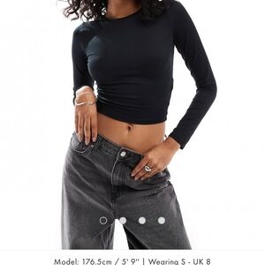 Hollister round neck long sleeve fitted top in black